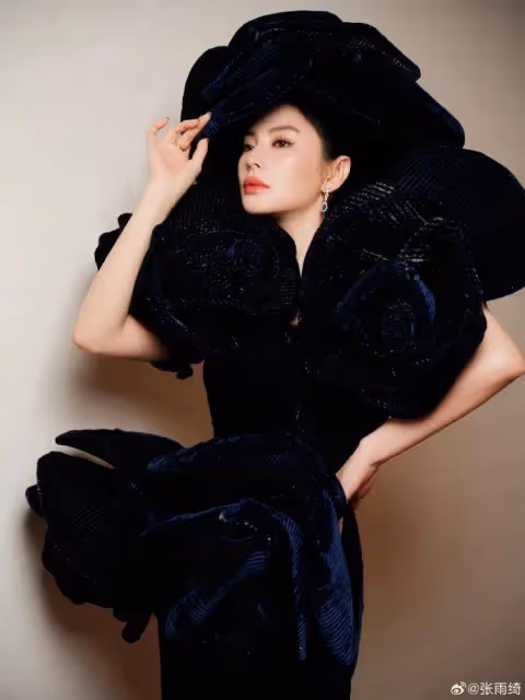 性感火辣張雨綺大秀魔鬼身材!她坦言:為討大家喜歡才穿這樣