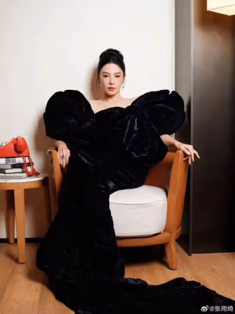 性感火辣張雨綺大秀魔鬼身材！她坦言：為討大家喜歡才穿這樣