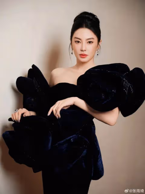 性感火辣張雨綺大秀魔鬼身材！她坦言：為討大家喜歡才穿這樣