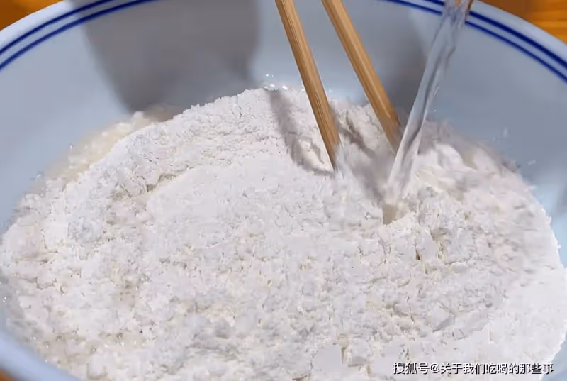 炸酥肉怎麼做不回軟?牢記4個竅門,酥肉涼了都酥脆,誰做誰成功