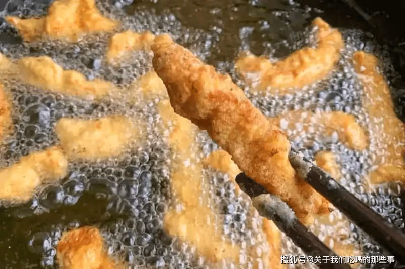 炸酥肉怎麼做不回軟?牢記4個竅門,酥肉涼了都酥脆,誰做誰成功