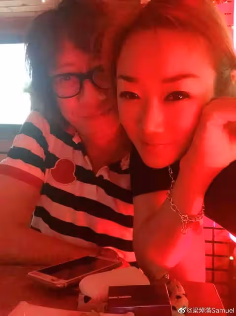 港星「肥屍」與愛妻共舞秀恩愛,與妻子像父女,內地開特色餐廳