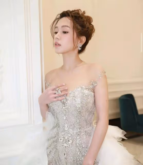 低調!TVB是非女星坐地鐵被偶遇,初出道常與已婚富豪傳緋聞