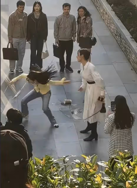 高海寧新劇開拍,街頭與TVB小花發生爭執,演技真實險被誤會