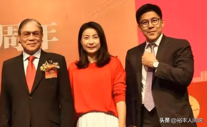 郭晶晶一家現身哈爾濱!打扮樸素簡單,被形容「地母系」女主感覺