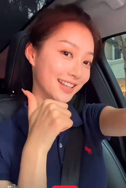 不簡單!畢業半年上海買房開寶馬,25歲馮琳已成東方衛視新晉一姐