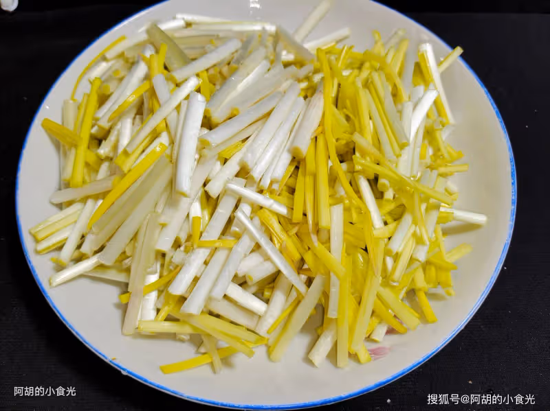 這菜冬天的才最好吃,竟還是天然洗腸菜!經常炒一盤,清香開胃、香到舔盤子,配三碗飯吃個精光