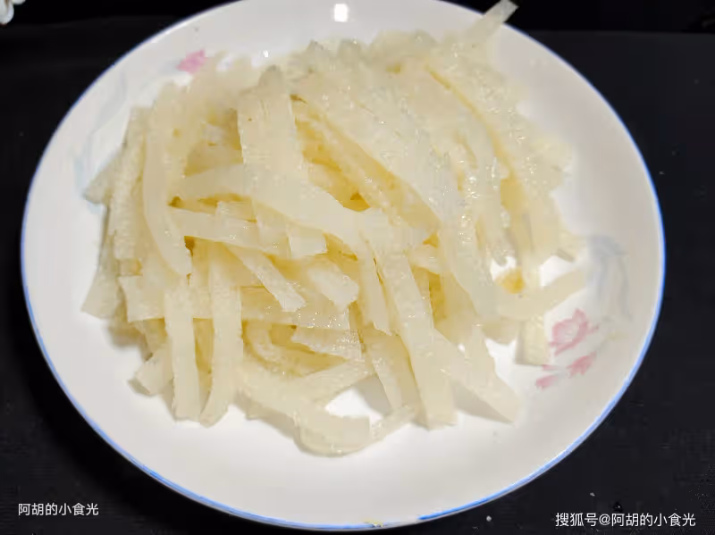 這菜冬天的才最好吃,竟還是天然洗腸菜!經常炒一盤,清香開胃、香到舔盤子,配三碗飯吃個精光