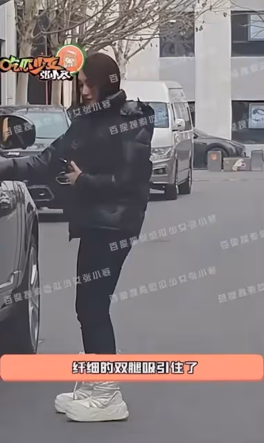 年近50的李小冉瘦成紙片人!昔日她魔鬼身材性感火辣