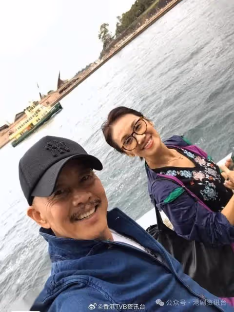 TVB綠葉王疑離巢！電視城外揮手打卡瀟灑留四字