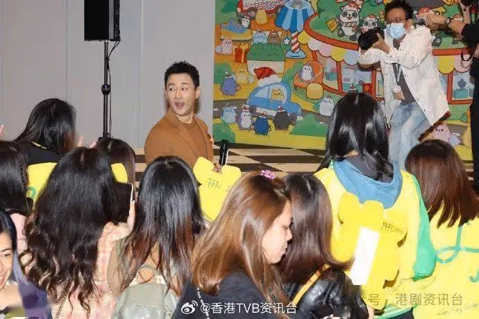 林峯現身美食節笑言像預演明年演唱會 不理大會婉拒照落台與觀眾握手