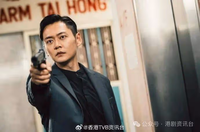 TVB當紅小生蓮塘口岸被捕獲親民合照!臉上兩變化惹整容疑雲引網民爭論