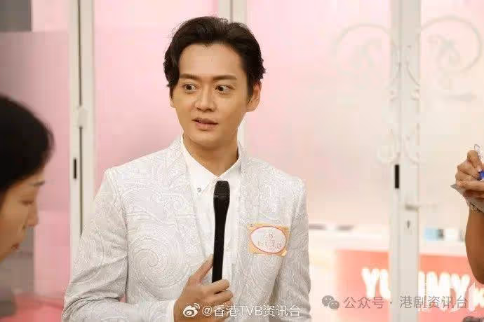 TVB當紅小生蓮塘口岸被捕獲親民合照!臉上兩變化惹整容疑雲引網民爭論