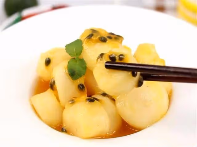 五星級酒店涼拌小甜品,百香果汁拌馬蹄,製作方法分享給大家