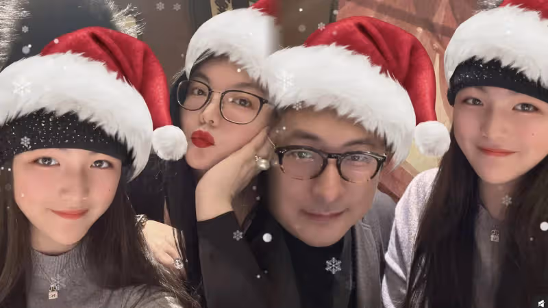 李湘曬照一家三口過聖誕!王詩齡與劉亦菲李現合影,劉亦菲太美了
