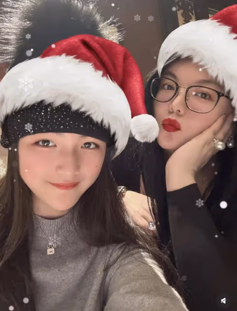 李湘曬照一家三口過聖誕!王詩齡與劉亦菲李現合影,劉亦菲太美了