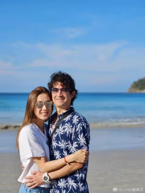 聖誕節曬近況！TVB前當家花旦一家五口外游，沙灘與老公甜蜜相擁