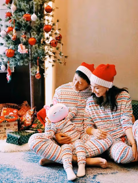盧靖姍曬聖誕節全家福,2歲女兒跟爸爸撒嬌,韓庚一臉寵溺好有愛