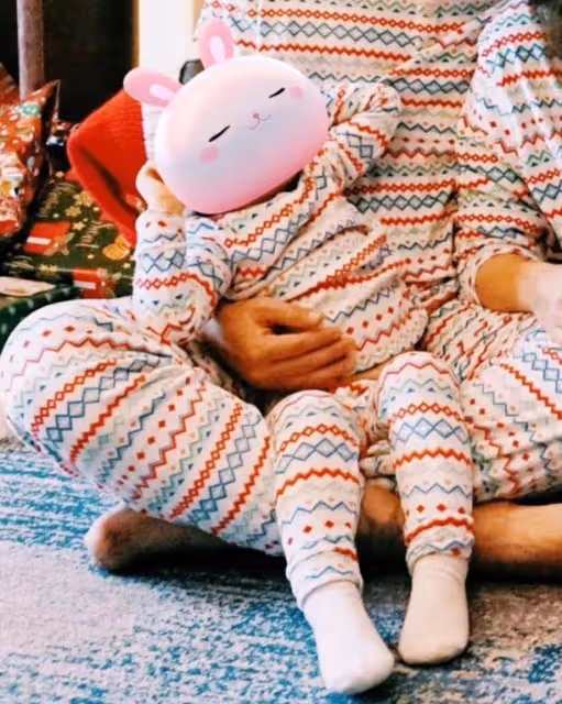 盧靖姍曬聖誕節全家福,2歲女兒跟爸爸撒嬌,韓庚一臉寵溺好有愛