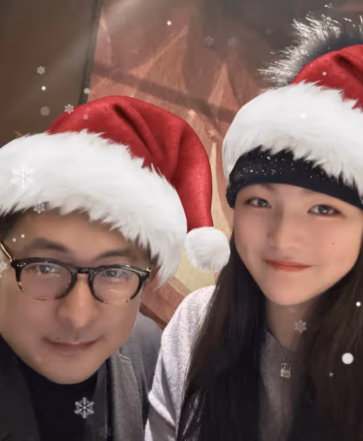 李湘聖誕節曬中式紅點饅頭,秀700萬鑽戒,王詩齡劉亦菲摟脖合照