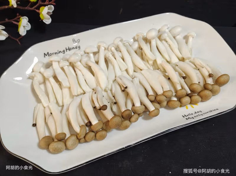冬天一定要讓孩子吃這蒸菜,上桌就吃個精光!有肉有豆有菌菇、營養不油膩,鮮美好做舒服過寒冬