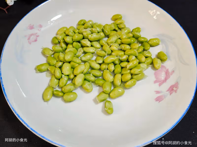 冬天一定要讓孩子吃這蒸菜,上桌就吃個精光!有肉有豆有菌菇、營養不油膩,鮮美好做舒服過寒冬
