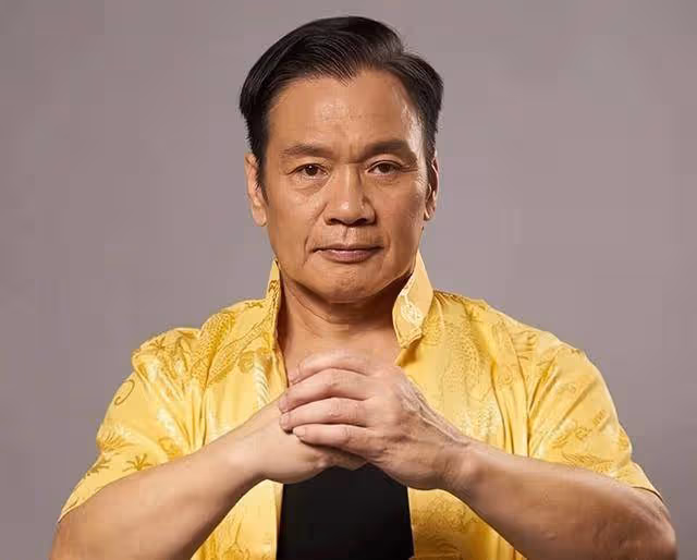 好慘!TVB知名老戲骨被逼吃燒炭拍戲,喪妻後只談戀愛不結婚