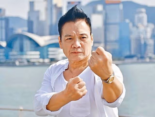 好慘!TVB知名老戲骨被逼吃燒炭拍戲,喪妻後只談戀愛不結婚