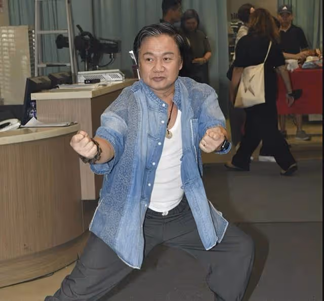 好慘!TVB知名老戲骨被逼吃燒炭拍戲,喪妻後只談戀愛不結婚