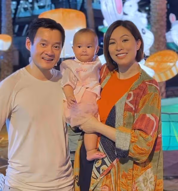 香港知名女星再度懷孕,挺著巨大孕肚游泳,拒絕花錢請保姆照顧