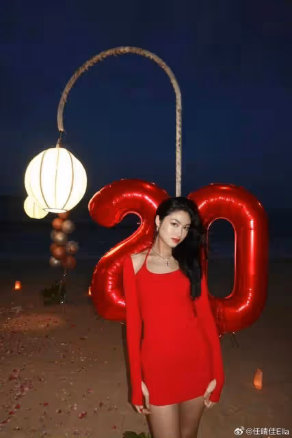 影帝任達華為20歲女兒慶生!小壽星顏值逆天,42寸長腿惹人羨