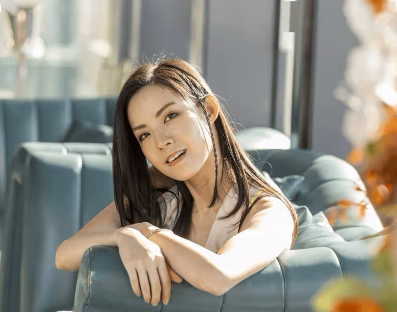 TVB小花揭秘早年離巢內幕！被批穿著搶眼！被前輩罵「你不會演戲」