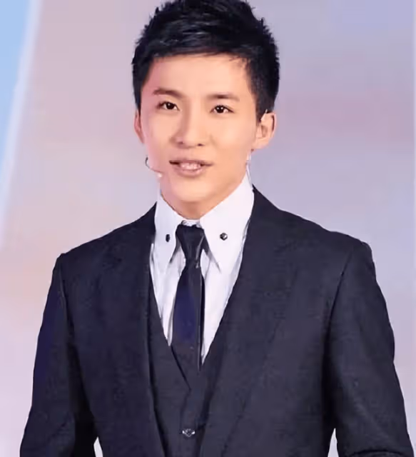 32歲主持人邊策:和母親通話1小時後跳樓身亡,生前經歷了什麼?
