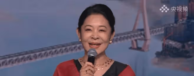 倪萍再次現身央視,這次和張韜搭檔主持大型晚會,你猜會擦出什麼火花?