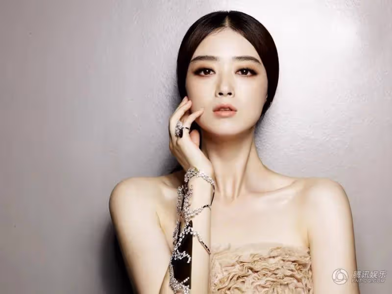 41歲蔣欣瘦20斤驚艷亮相！膚白貌美身材曼妙性感撩人