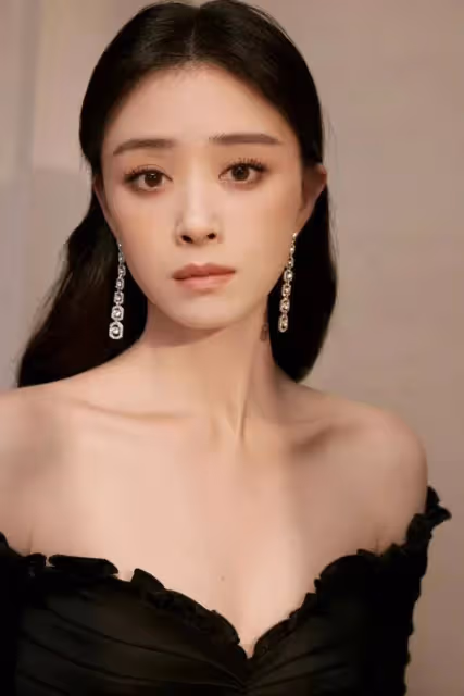 41歲蔣欣瘦20斤驚艷亮相！膚白貌美身材曼妙性感撩人