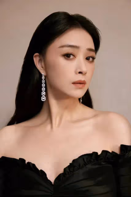41歲蔣欣瘦20斤驚艷亮相！膚白貌美身材曼妙性感撩人