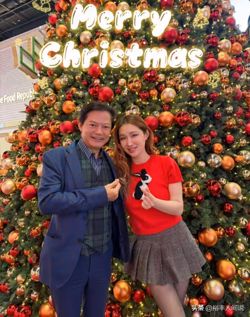 66歲莫華倫與小28歲嬌妻過聖誕!甜蜜搞怪顯年輕,老父親也有現身