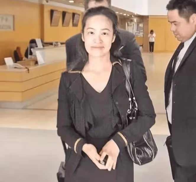 結婚第8年她意外懷孕,為啥富豪老公會大怒:要麼墮胎要麼離婚?