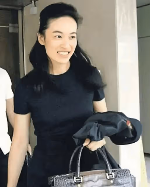 結婚第8年她意外懷孕,為啥富豪老公會大怒:要麼墮胎要麼離婚?