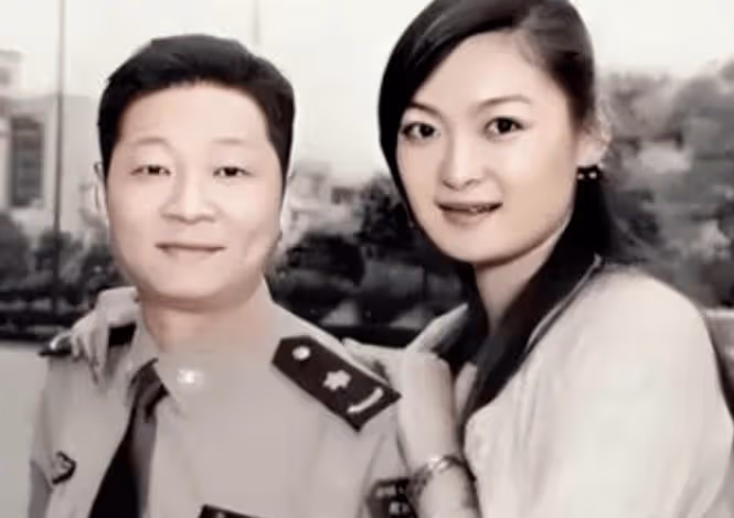 三德子趙亮:娶小15歲嫩模,靠養雞賺上億,張國立張鐵林都常去吃雞!
