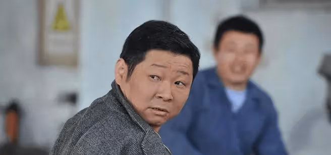 三德子趙亮:娶小15歲嫩模,靠養雞賺上億,張國立張鐵林都常去吃雞!