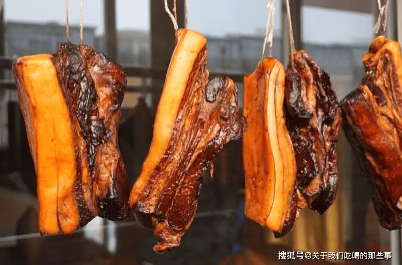 做醬油肉,比臘肉簡單,醬香濃郁肥肉不膩,放一年不壞,趕緊試試