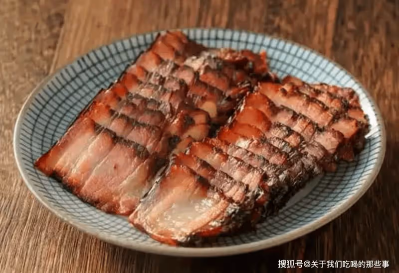做醬油肉,比臘肉簡單,醬香濃郁肥肉不膩,放一年不壞,趕緊試試