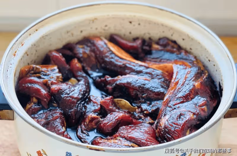 做醬油肉,比臘肉簡單,醬香濃郁肥肉不膩,放一年不壞,趕緊試試