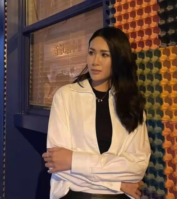 拿督千金莊思明拆禮物,楊明贈高價玩偶暗示想生孩子,全網催婚