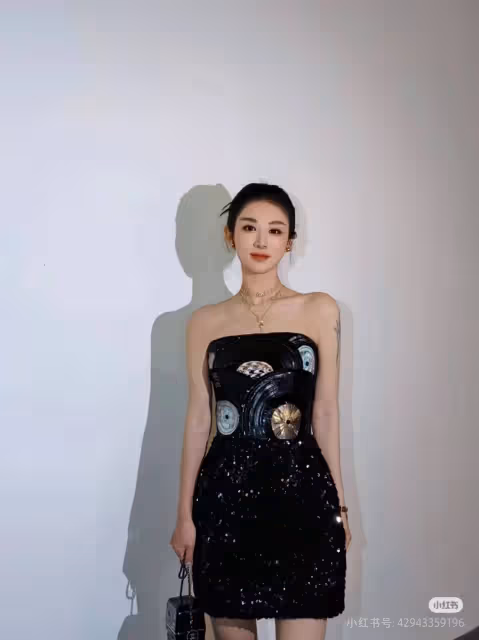 贏麻了!39歲的薇婭靠兩套衣服登上熱搜,深扒後粉絲高呼真香