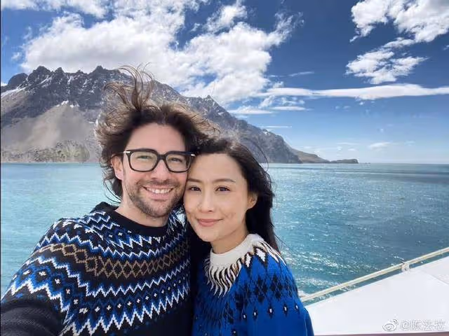 TVB前當家花旦曬近況!一家四口回法國老家度假,3歲女兒打扮搶鏡