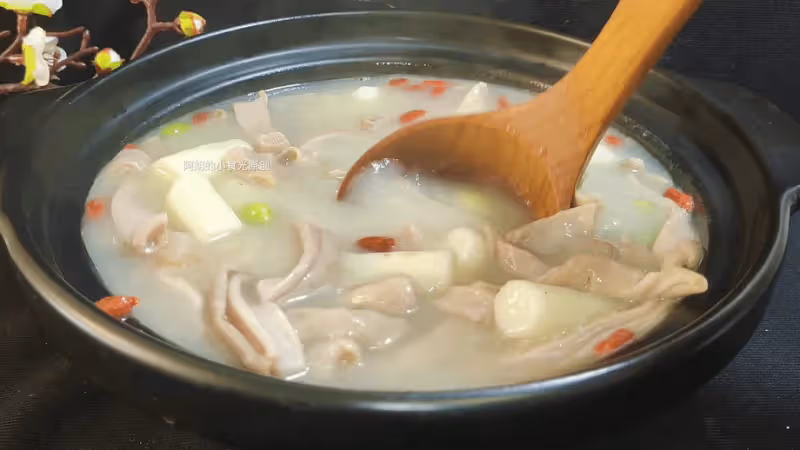 天冷時,雞湯骨湯不如喝此湯!經常煲一鍋,湯鮮不油膩、溫補又暖人,一口湯一口肉鮮到飛起
