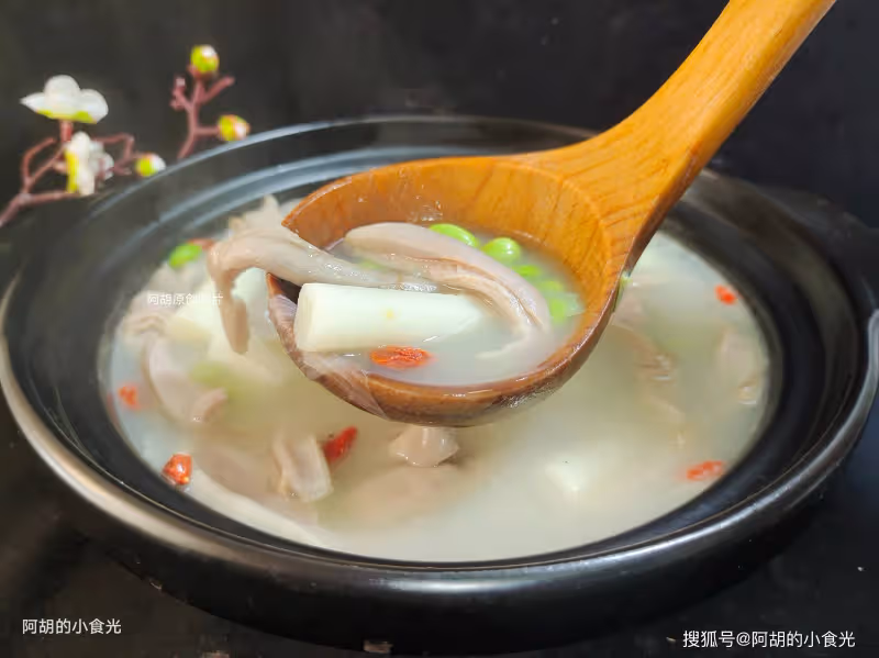 天冷時,雞湯骨湯不如喝此湯!經常煲一鍋,湯鮮不油膩、溫補又暖人,一口湯一口肉鮮到飛起